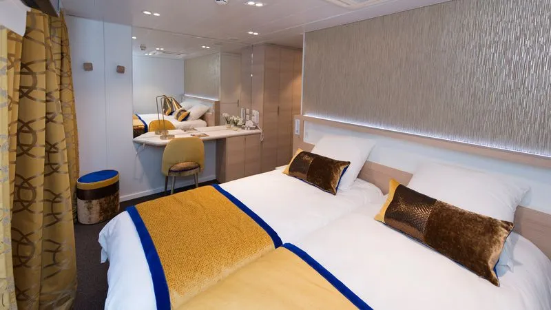 UPPER DECK 2 SEPARABLE BEDS CAT A-[A_GLS_PS]