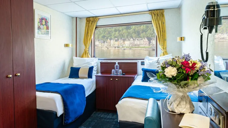 MAIN DECK 2 BEDS CAT B-[B_TWN_PP]