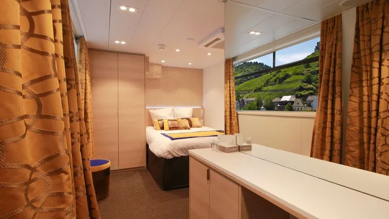 MAIN DECK 1 QUEEN BED SUITE CAT B-[B_SUI_PP]