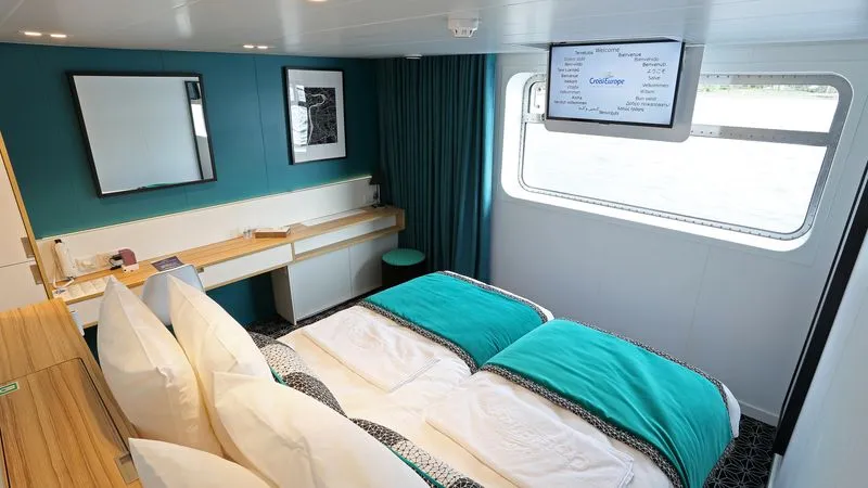 MAIN DECK 2 SEPARABLE BEDS CAT A-[A_GLS_PP]