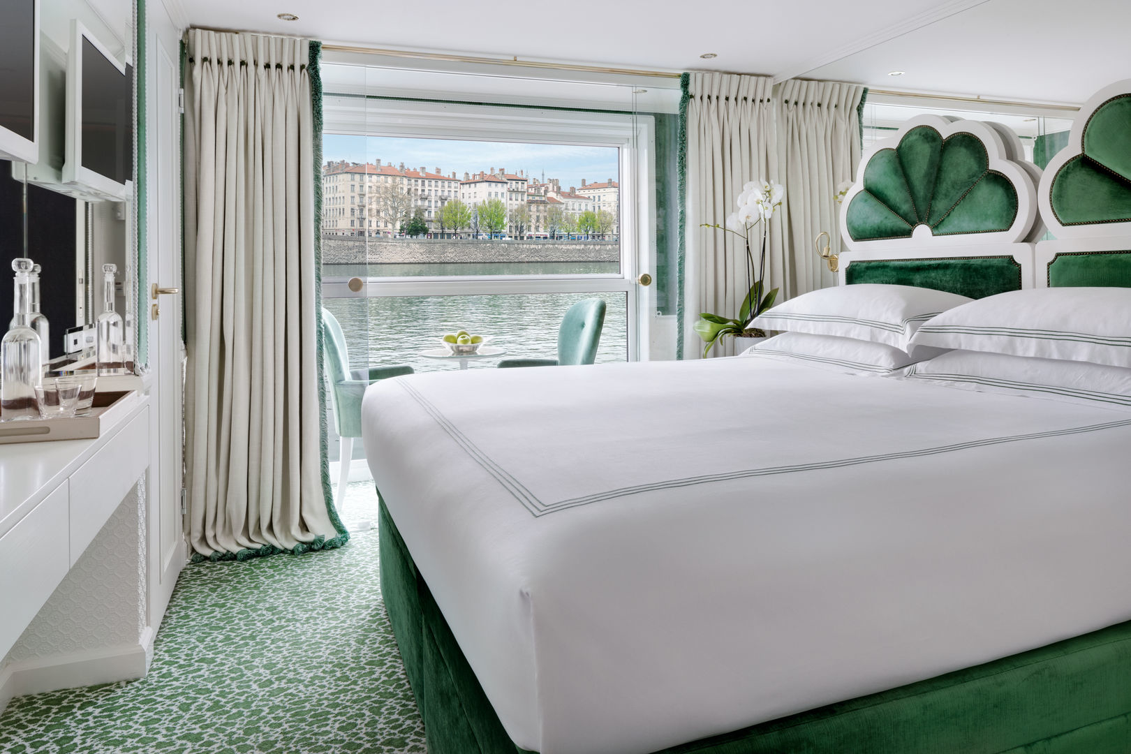 Deluxe Balcony – [DB]