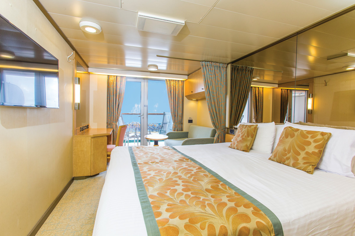 Deluxe Balcony with Bath/Shower – [EF]