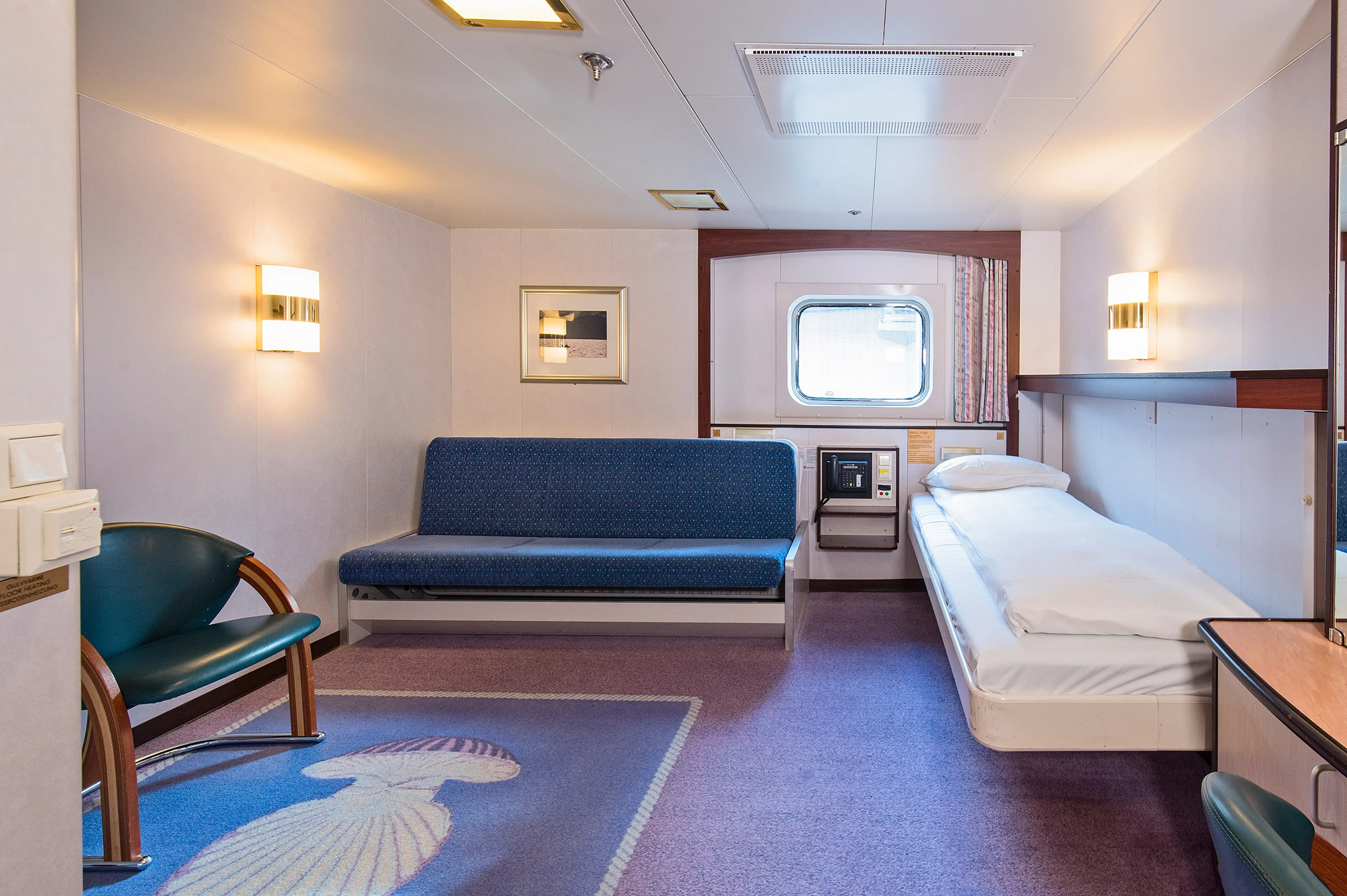 Polar Outside – Unspecified handicapped cabin – [USD]