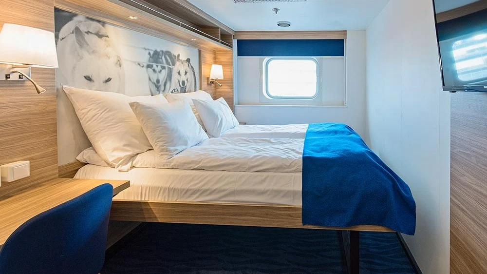 Polar Outside – Unspecified handicapped cabin – [USD]