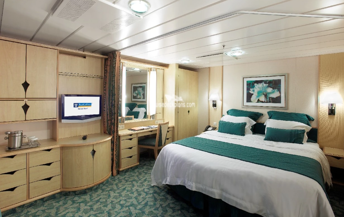 Spacious Promenade View interior – [1Q]