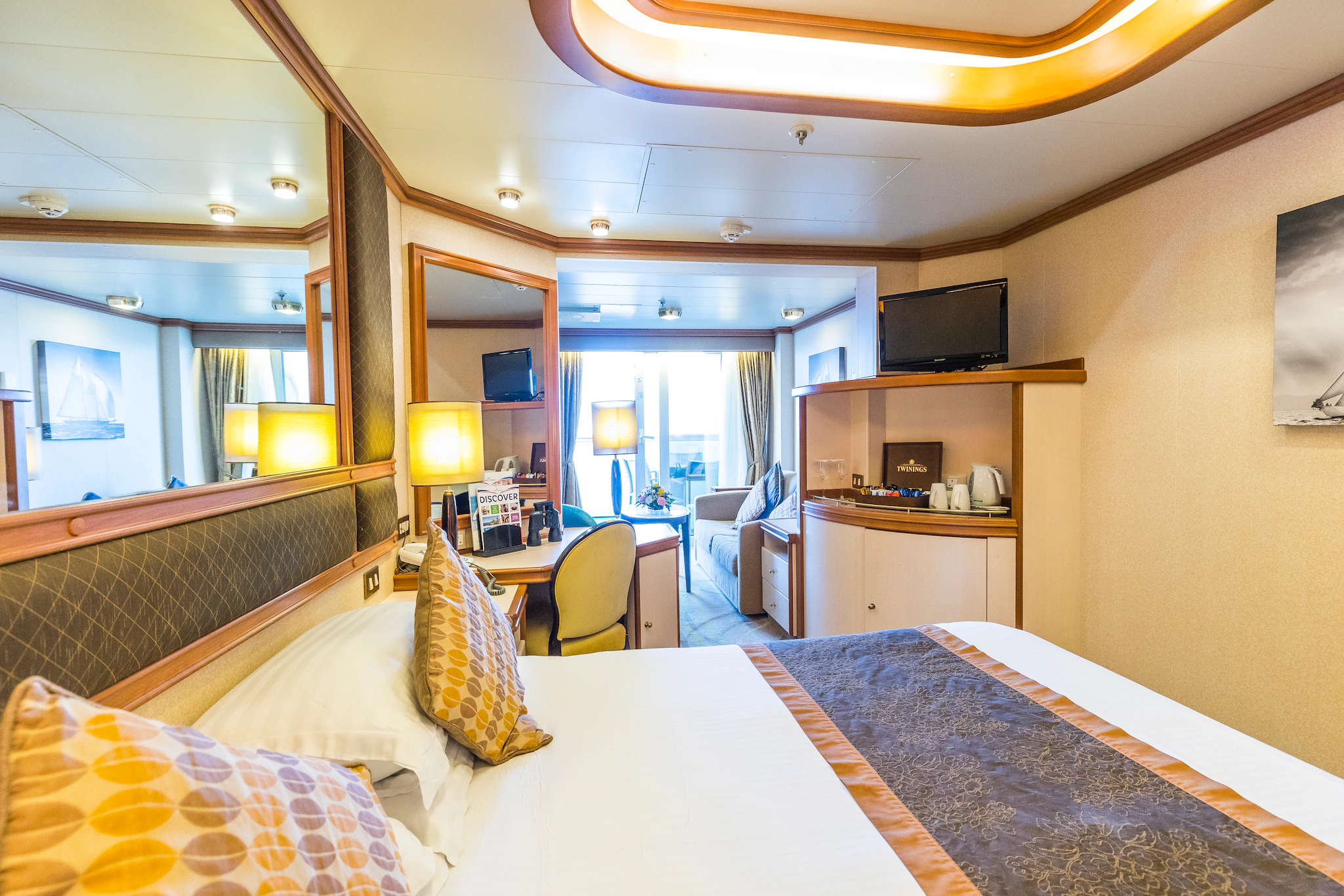 Suite with Bath/Shower – [B4]