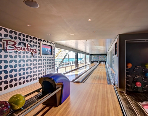 gr_entertainment_full_size_bowling_alley_06