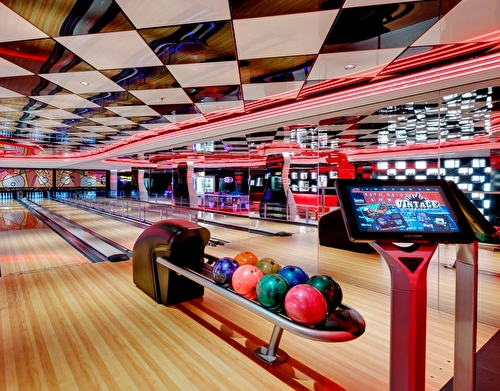 se_entertainment_two_full_sized_bowling_alleys_03