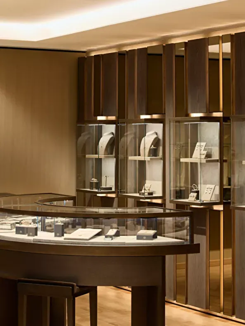 LUXURY-SHOPPING