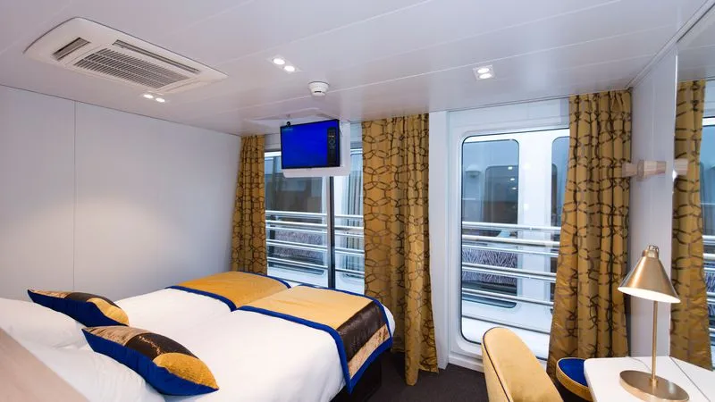 UPPER DECK 3 BEDS SUITE CAT B-[B_SU3_PS]