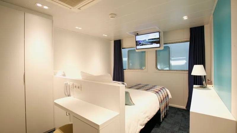 MAIN DECK 2 SEPARABLE BEDS CAT A-[A_GLS_PP]
