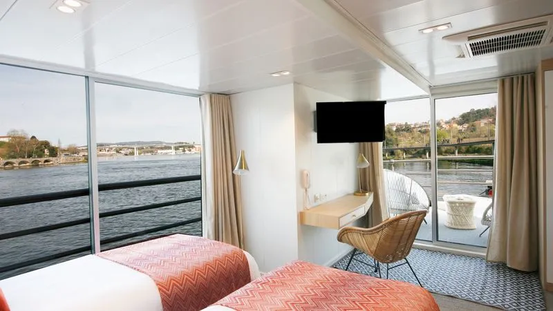 UPPER DECK 2 BEDS SUITE CAT A-[A_SU2_PS]