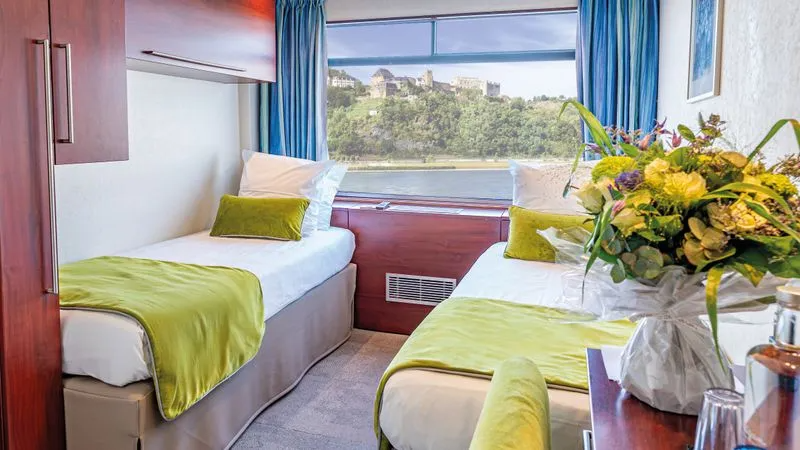 UPPER DECK 2 BEDS CAT B-[B_TWN_PS]