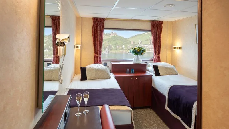 MAIN DECK 2 BEDS CAT A-[A_TWN_PP]