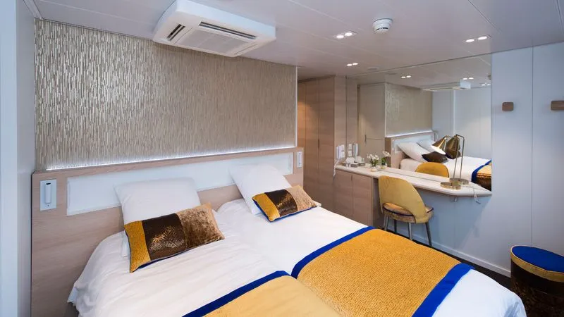 MAIN DECK 2 SEPARABLE BEDS CAT A-[A_GLS_PP]