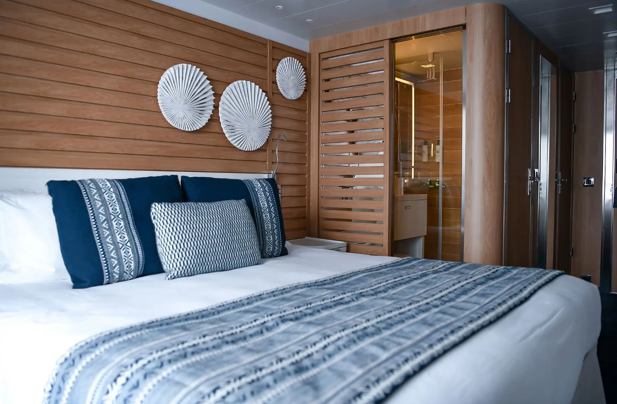 Prestige Stateroom Deck 6-[9]