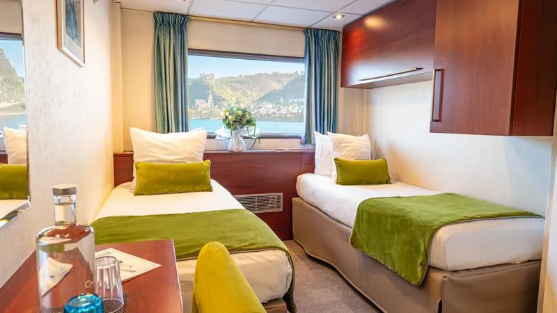 MAIN DECK 2 BEDS CAT B-[B_TWN_PP]