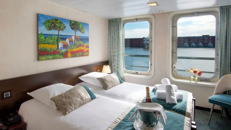 UPPER DECK 2 SEPARABLE BEDS CAT C-[C_GLS_PS]
