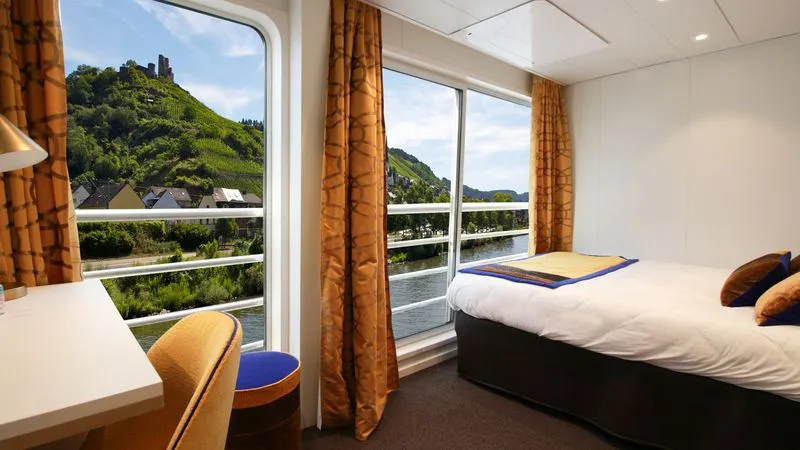 UPPER DECK 1 LARGE BED-PRM CAT B-[B_PMR_PS]