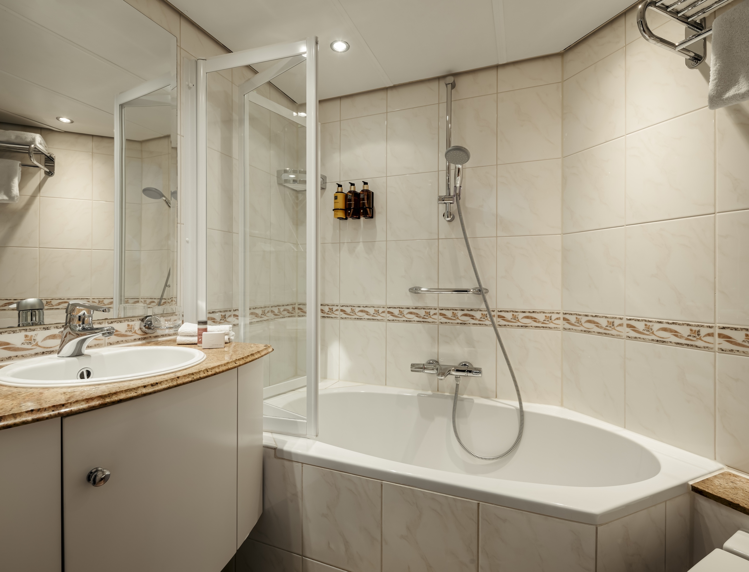 Junior Suite – Diamond Deck-[JSD]