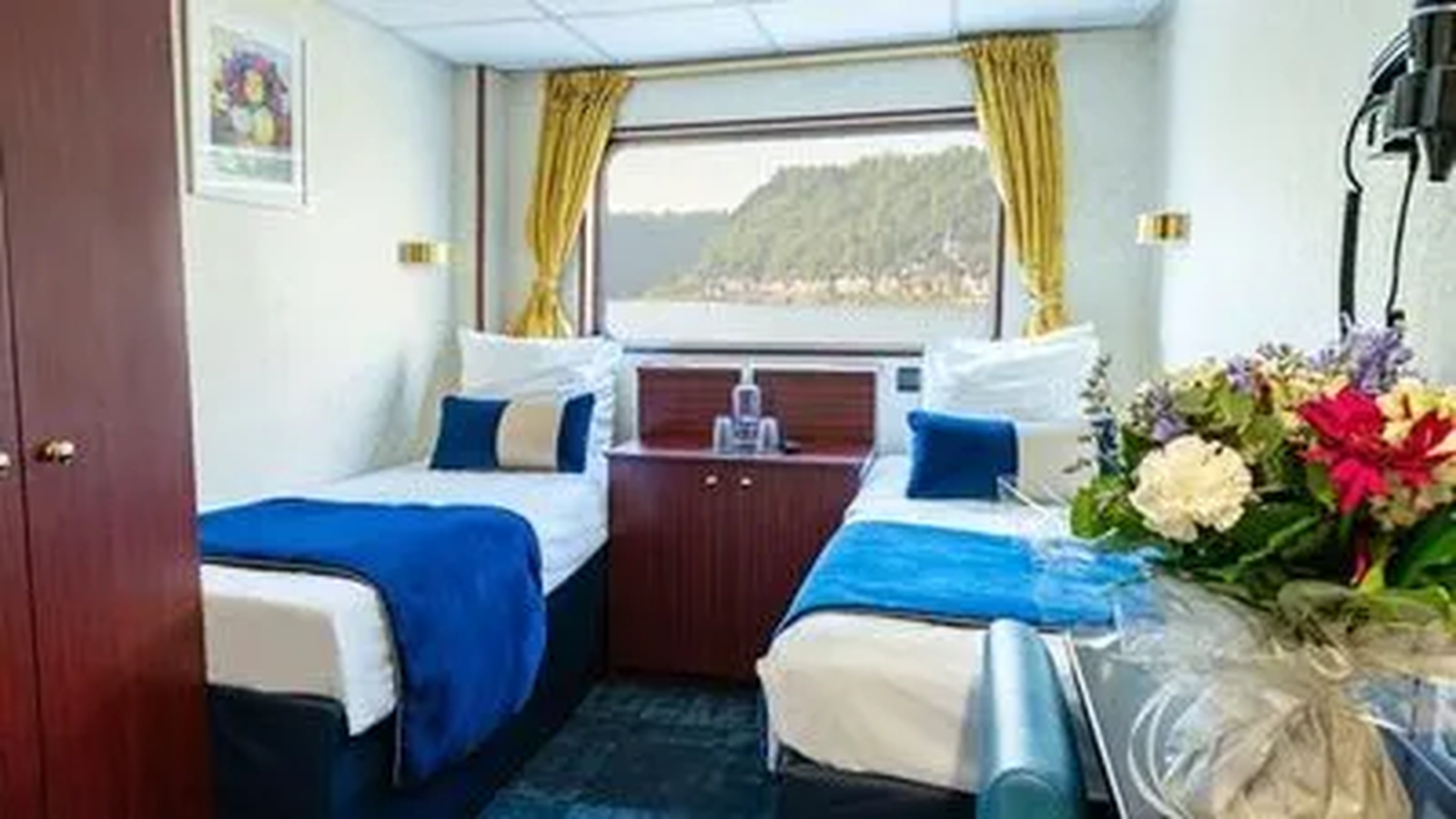 MAIN DECK 1 QUEEN BED CAT A-[A_DBL_PP]
