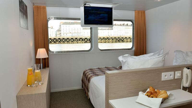 MAIN DECK 2 SEPARABLE BEDS CAT B-[B_GLS_PP]