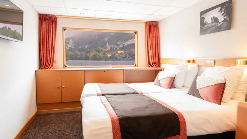 MAIN DECK 2 SEPARABLE BEDS CAT B-[B_GLS_PP]