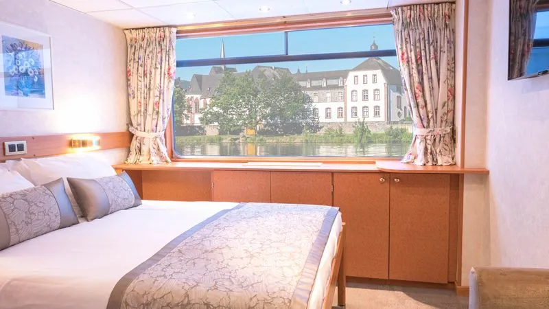 INTERMEDIATE DECK 1 LARGE BED-PRM CAT B-[B_PMR_P2]