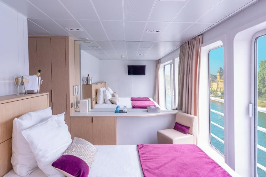 UPPER DECK 2 SEPARABLE BEDS CAT B-[B_GLS_PS]