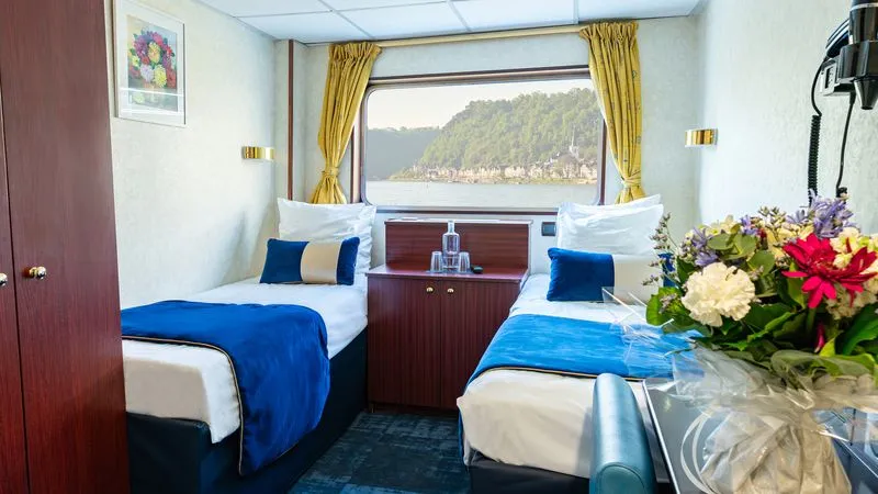 MAIN DECK 2 BEDS CAT A-[A_TWN_PP]
