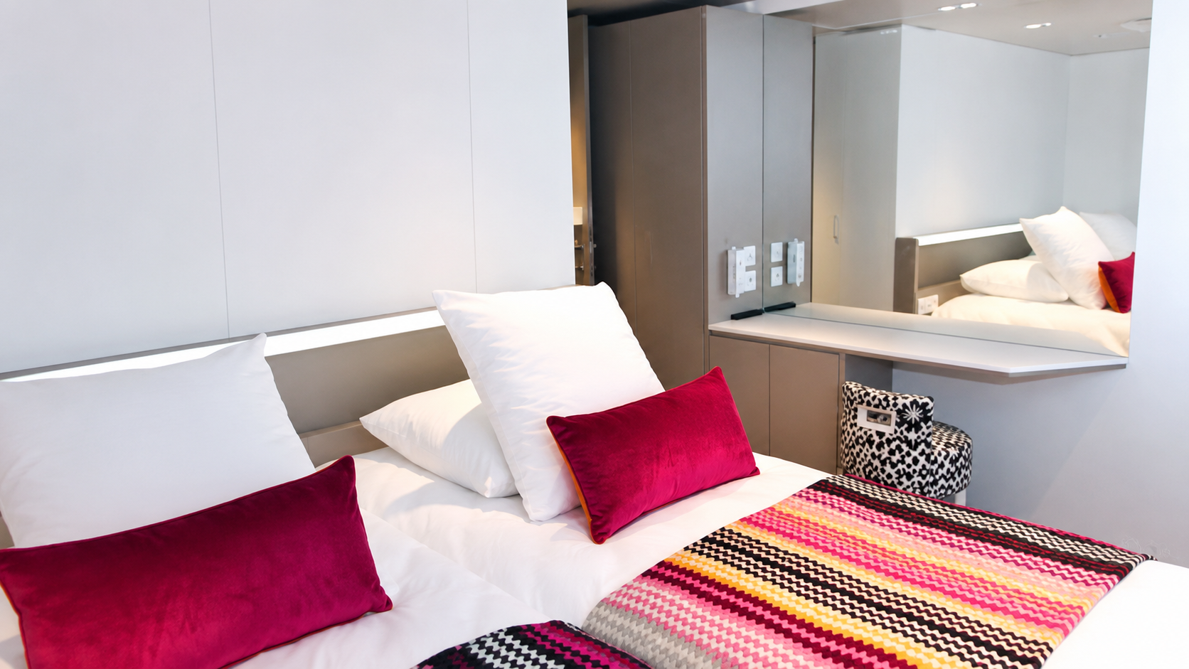 UPPER DECK 1 LARGE BED-PRM CAT B-[B_PMR_PS]