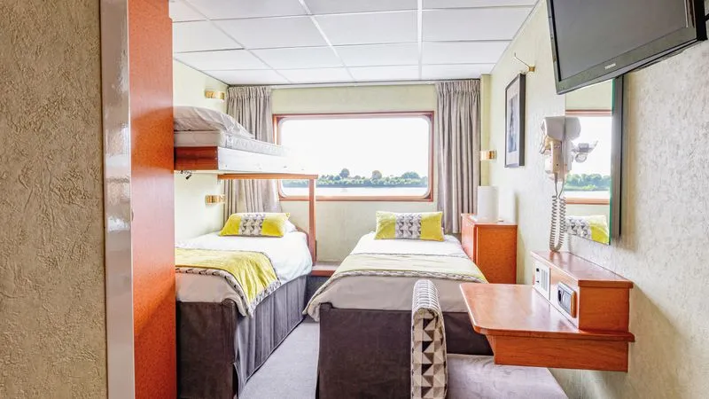 MAIN DECK 3 BEDS CAT C-[C_TPL_PP]