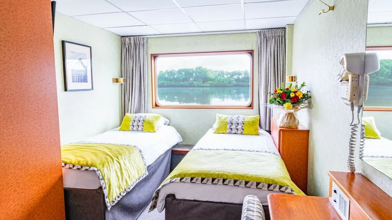 MAIN DECK 2 SEPARABLE BEDS CAT B-[B_GLS_PP]