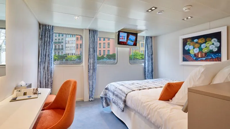 MAIN DECK 2 SEPARABLE BEDS CAT A-[A_GLS_PP]