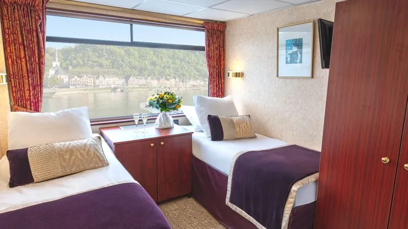 UPPER DECK 2 BEDS CAT A-[A_TWN_PS]
