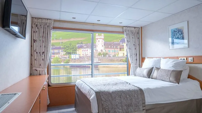 UPPER DECK 1 QUEEN BED CAT C-[C_DBL_PS]