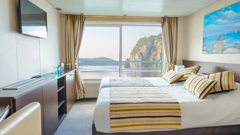 UPPER DECK 1 QUEEN BED CAT C-[C_DBL_PS]