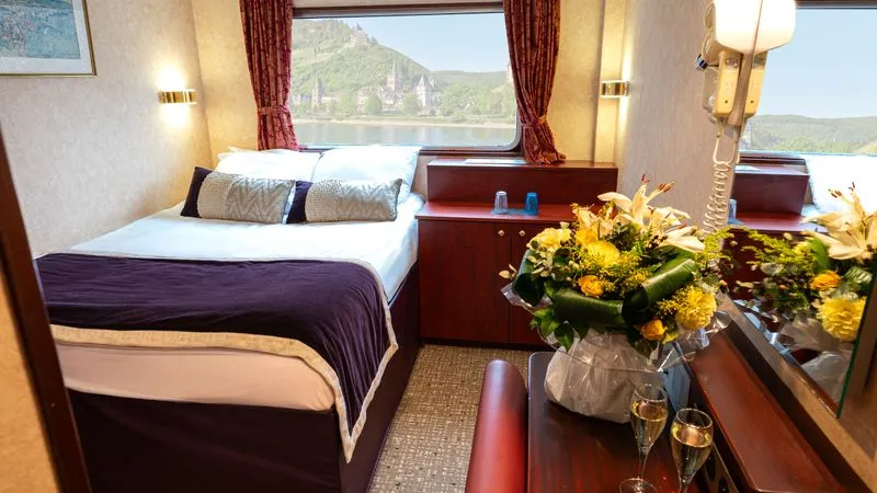 MAIN DECK 1 QUEEN BED CAT B-[B_DBL_PP]