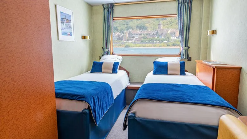 MAIN DECK 2 SEPARABLE BEDS SUITE CAT B-[B_SU2_PP]