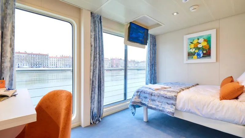 UPPER DECK 1 LARGE BED-PRM CAT B-[B_PMR_PS]