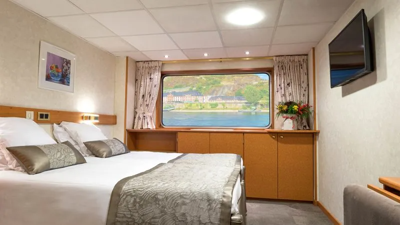 MAIN DECK 2 SEPARABLE BEDS CAT B-[B_GLS_PP]