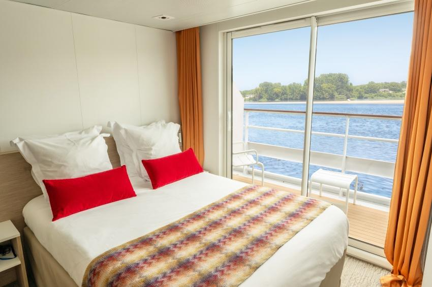 UPPER DECK 1 QUEEN BED CAT C-[C_DBL_PS]