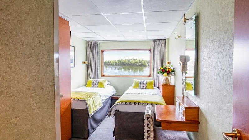 MAIN DECK 2 SEPARABLE BEDS CAT A-[A_GLS_PP]