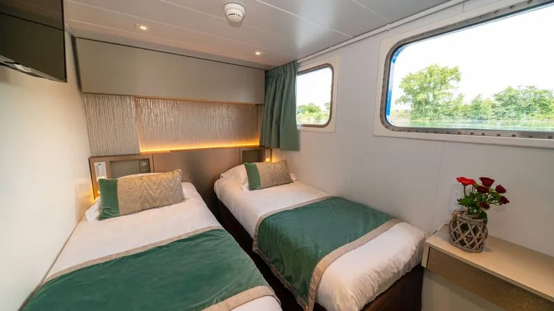 Main deck 2 beds-[2PL_PP]