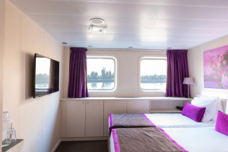 MAIN DECK 2 SEPARABLE BEDS CAT B-[B_GLS_PP]