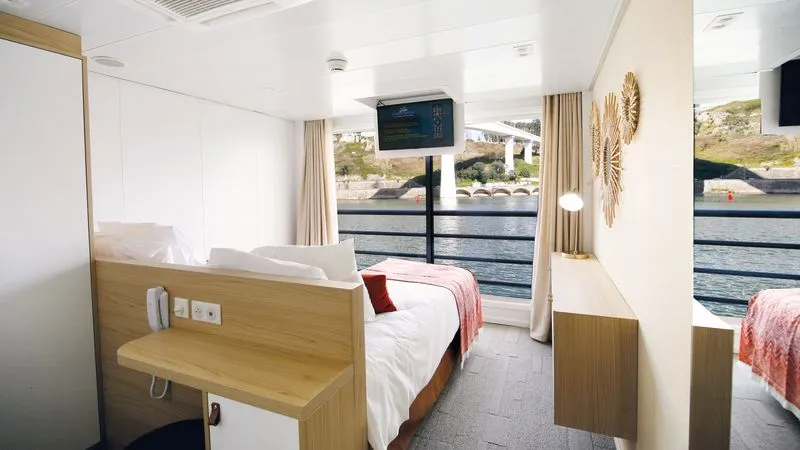 UPPER DECK 2 SEPARABLE BEDS CAT B-[B_GLS_PS]