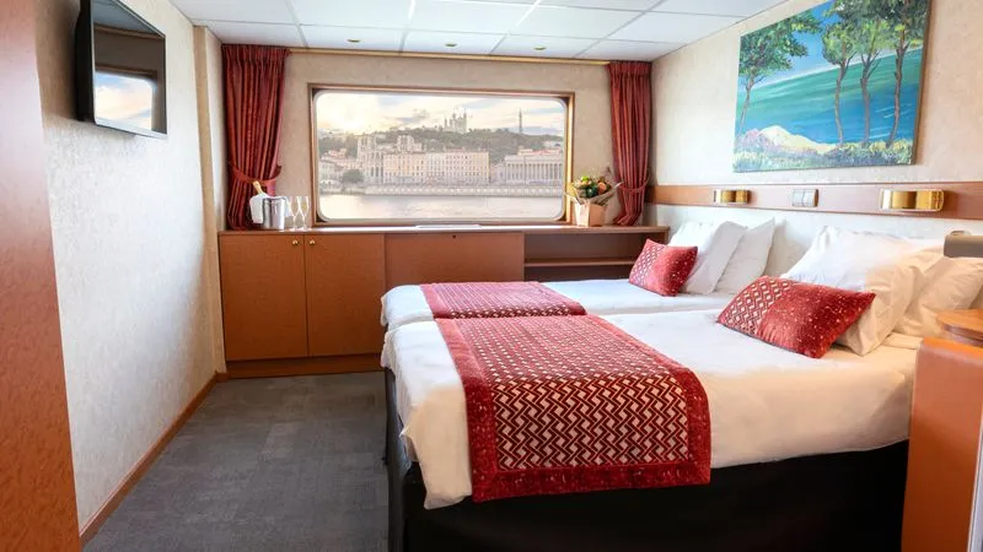 MAIN DECK 2 SEPARABLE BEDS CAT C-[C_GLS_PP]