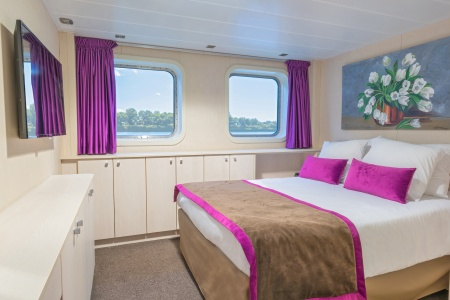 MAIN DECK 1 QUEEN BED CAT C-[C_DBL_PP]