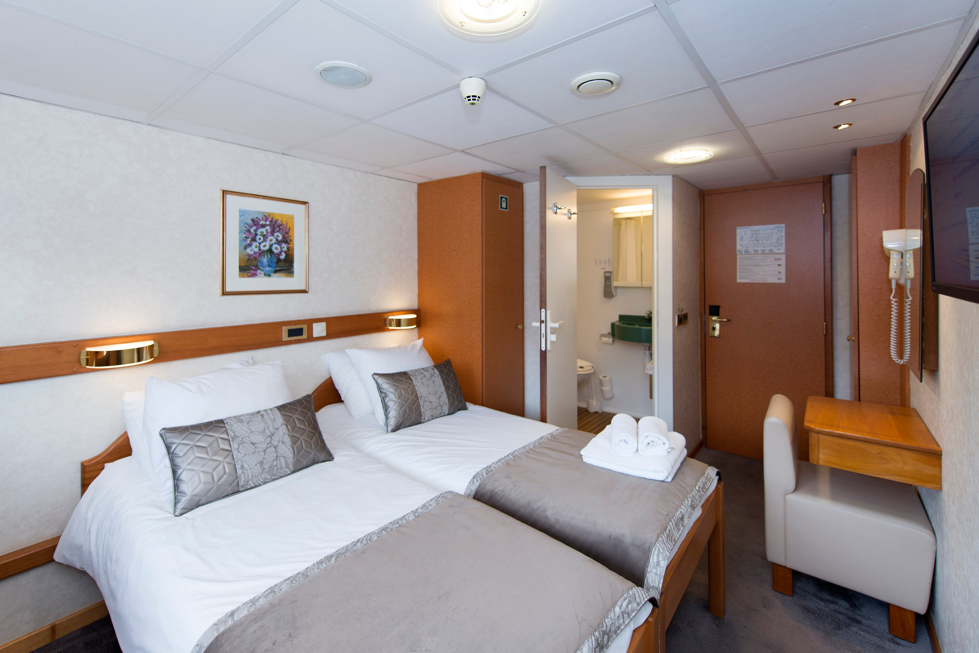 MAIN DECK 2 SEPARABLE BEDS CAT A-[A_GLS_PP]