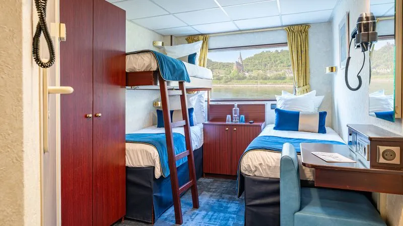 MAIN DECK 3 BEDS CAT C-[C_TPL_PP]